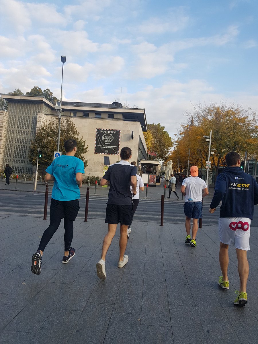 TheLinhDo's tweet photo. @EuSport @TNavracsicsEU @ISFsports @Europe_Active @EOCEUOffice @SpecOlympicsEU @mdsz_hssf @EuroAthletics @TafisaOffice @AcesEurope @WHO_Europe Best way to start the day: #BeActive Run 🏃♀️🏃♂️ in beautiful Budapest ahead of tonight's #Beactive Awards 🍾🏆 https://t.co/EdJpcsNRnb