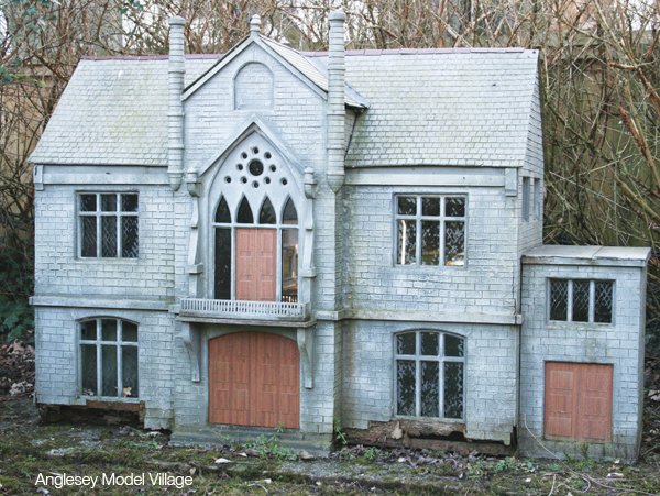 DH_Miniatures's tweet image. Discover Larry Chambers; and Nick Bowler’s revived abandoned model village, Anglesey Model Village, in the September/October issue. 

#AngleseyModelVillage #miniatures #dollhouseminiatures #modelvillage #abandoned #travel #minis

dhminiatures.com