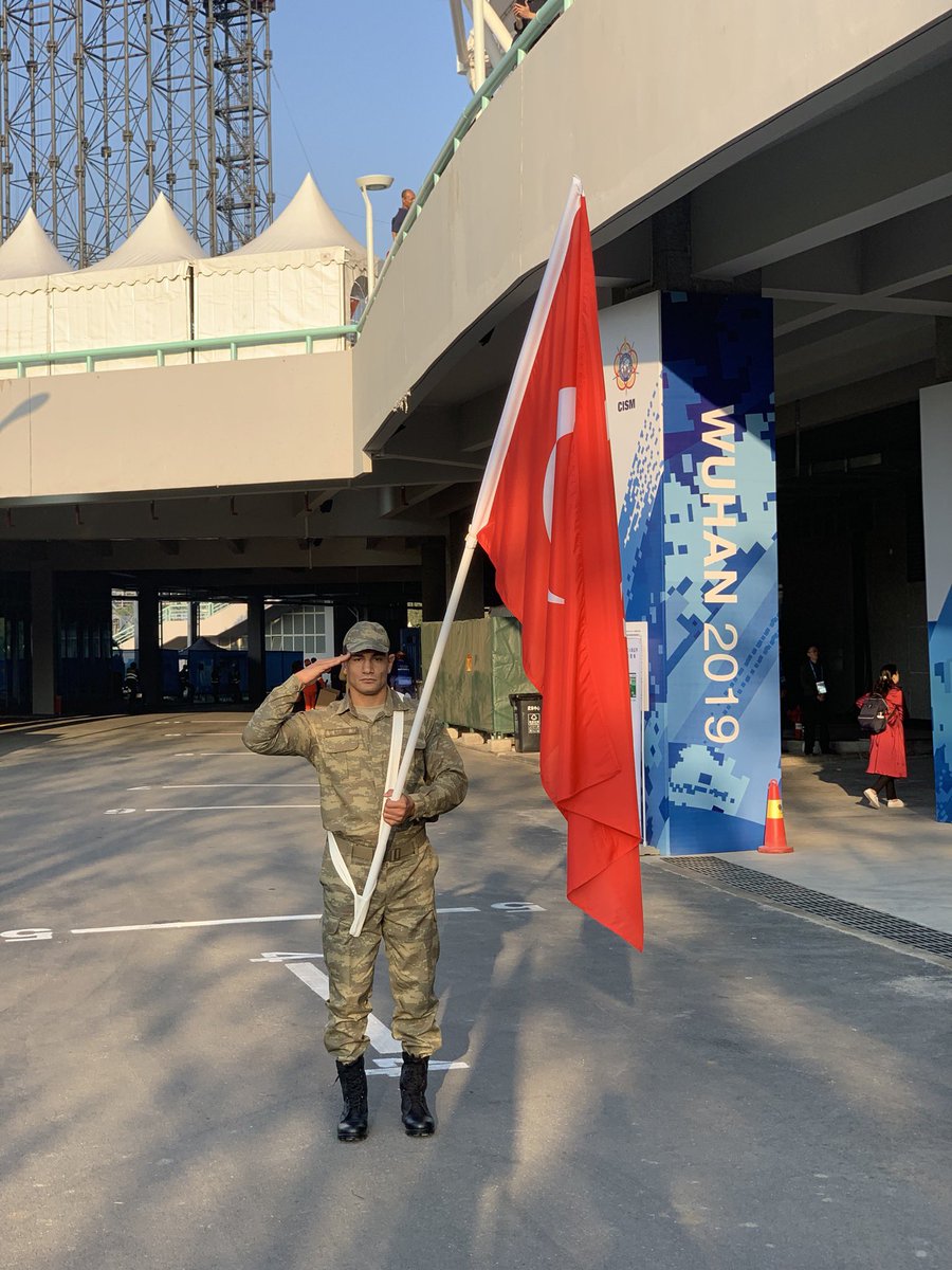 Askeri Olimpiyatlar açılış töreni için Çin'deyiz..Bu büyük organizasyonda şanlı bayrağımızı şanlı üniformayla taşıma şerefine erişeceğim..🇹🇷
#militarygames #wuhan2019