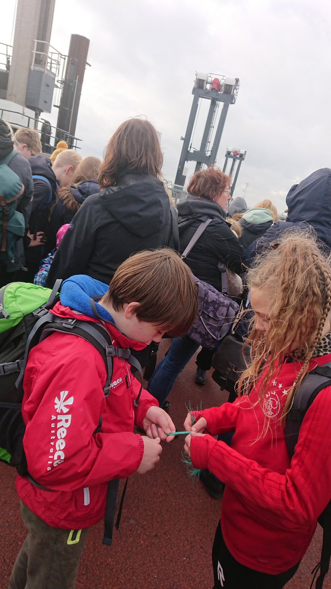 We wachten nu op de boot! ⛴