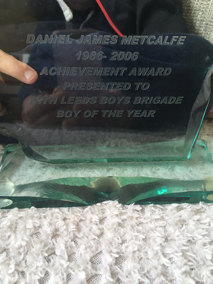 krm020676's tweet photo. After months of treatment we have finally been able to get a picture of Leighton with his award from @12thLeedsBB, we are super proud of him and he can’t wait to get back. @GomersalPSchool @Leeds_Childrens @yorkshirechoice @OncologyLeedsTH https://t.co/7LJFKqp1je
