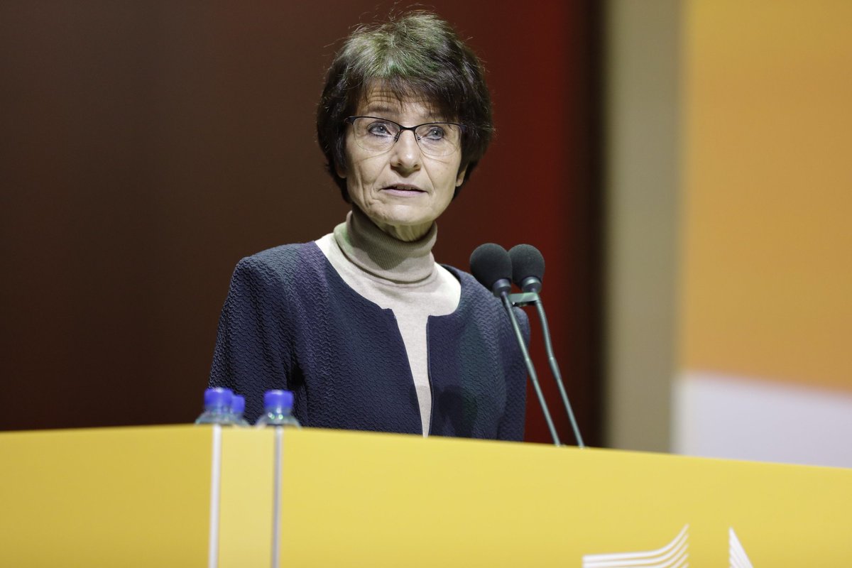 EU_Social's tweet photo. @finlandiatalo @mariannethyssen @EU2019FI @EUkomissio @BachmannDana @JoaoSantosEU @liandersson @LNicholsonova @EUinDE @EU_Bonn @EU_Muenchen @EPSocialAffairs @StephanHoweg @slorenzom @CJenner_JA @PierreKompany @JinkoJoshu @AdeccoGroup @Repsol @JA_Europe "I know that you will continue flying the flag of VET. I'm sure my successor will support you. As for me, I'll now focus on cooking, learning a new language, bike repairs &amp; first aid!"

Thank you SO much @mariannethyssen for making #EUVocationalSkills Week what it is today! 👏👏 https://t.co/bmI92kpRQg