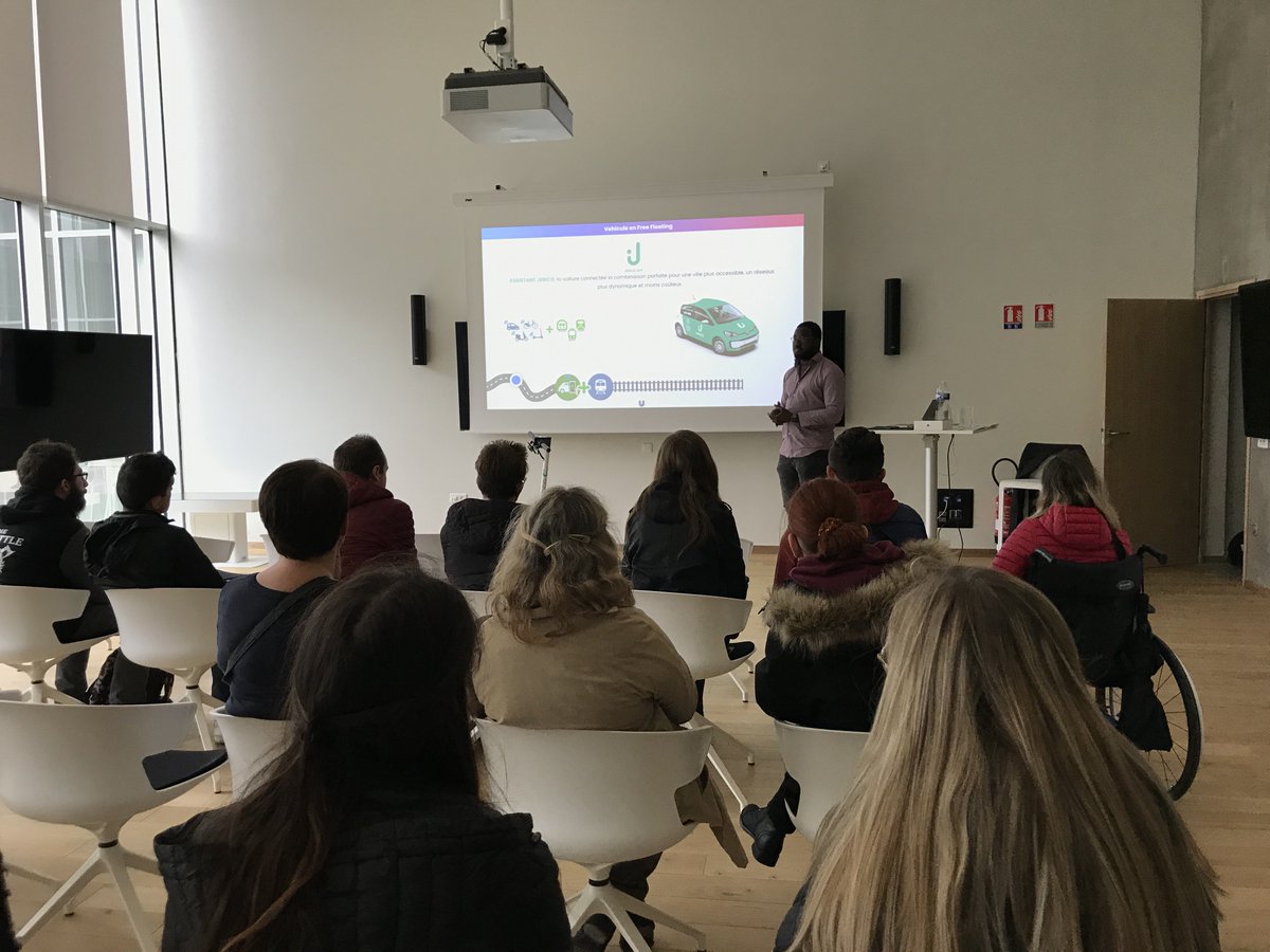 transalley's tweet photo. [DÉCOUVERTE] A l'occasion d'Option Innovation, des étudiants et lycéens ont découvert l'univers des start-up avec @EnTrottSimone ULT @WndMaker 👉des innovations qui ont attisé la curiosité de nos visiteurs, et qui sait, peut-être, créé des vocations...? https://t.co/O3wKBQ6XJp