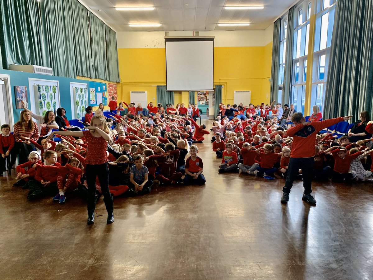 chrisdysonHT's tweet photo. Well it’s #FundayFriday here at the #FunPalace @ParklandsLeeds as we celebrate this weeks #attendancematters Champs - 2M with 98.5% and we #dab with the Emerald House for being the Team Points Champs #Dabtastic https://t.co/B9K1sihldJ