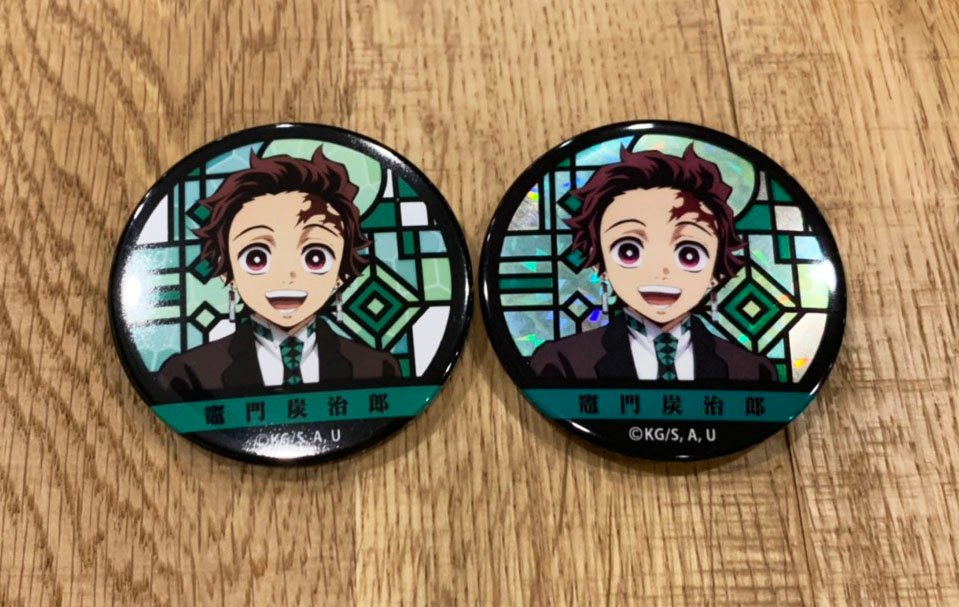 kimetsu_off's tweet photo. 【〈鬼滅の宴〉グッズ情報　2／3】
『トレーディング缶バッジ』の中には通常版とホログラム加工版がございます！

『アクリルマスコット』はイベント描きおろしイラストを使用！

『アクリルキーホルダー』はモダンステンドグラスをイメージ。透明感のある仕上がりになっています！

#鬼滅の刃 https://t.co/CIdZ2WJgWc