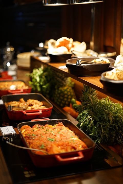 TowersRotana's tweet photo. If you haven’t brunched at #LongsBar then you haven’t done it right! #FridayBrunch #TowersRotana #Brunch #SheikhZayedRoad #Dubai https://t.co/m8o1vBm9Fx