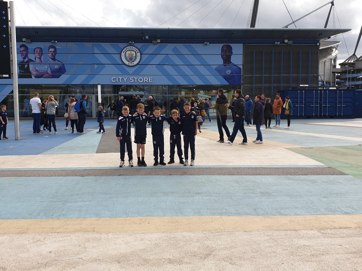 nat_neave's tweet photo. Ferry boys on tour 💙💛⚽️⚽️💪🏼 @2010sFerry @DundeeFCAcademy @neave_bruce
#ferryathletic #forzaferry https://t.co/NBWgiwDnnZ