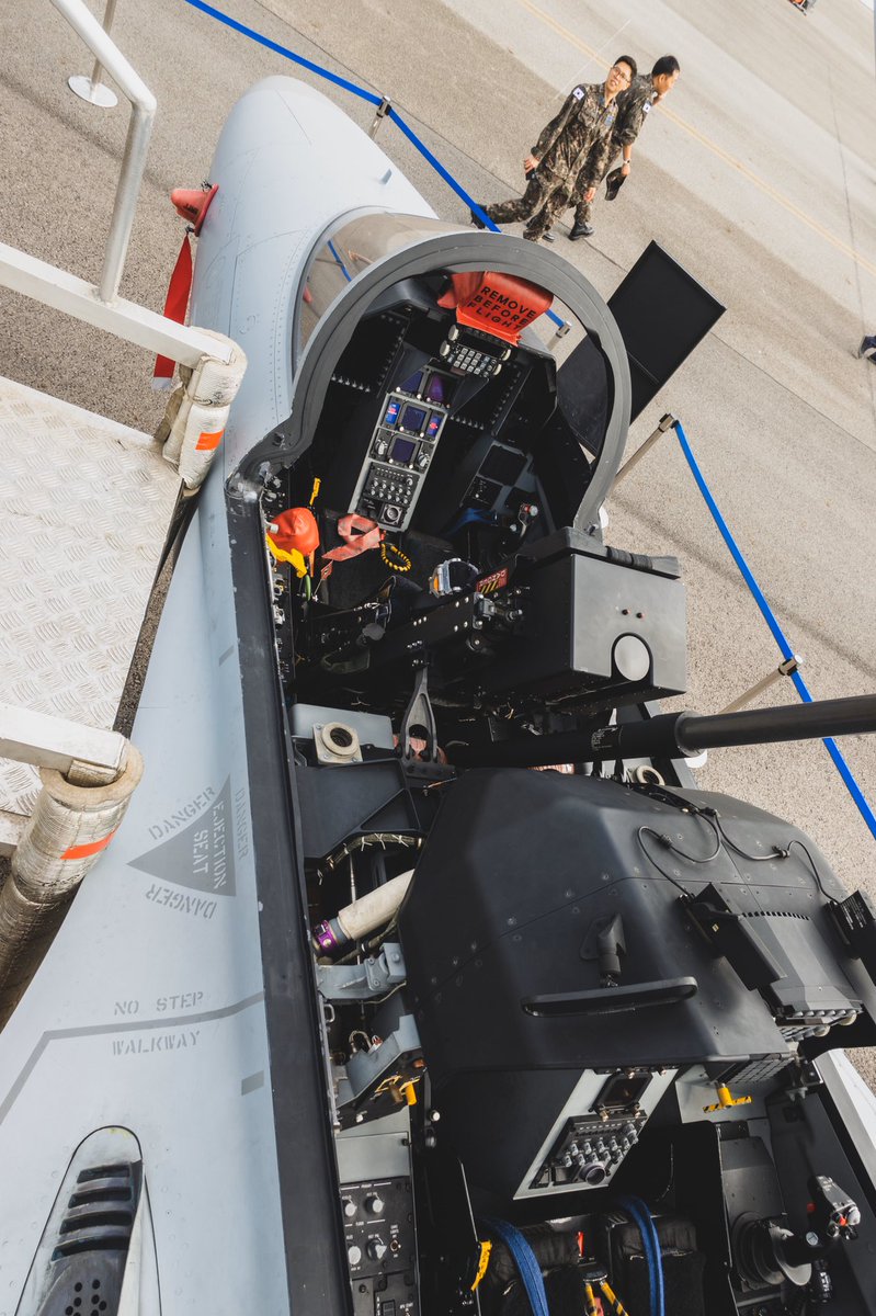 シルク ドゥ シエル 𝑪𝑰𝑹𝑸𝑼𝑬 𝒅𝒖 𝑪𝑰𝑬𝑳 Auf Twitter コックピットシリーズ F 15k Kf 16 Fa 50とf 4e 韓国のファントムおじいちゃんのコックピットを撮らせていただいたのはめっちゃ嬉しかった