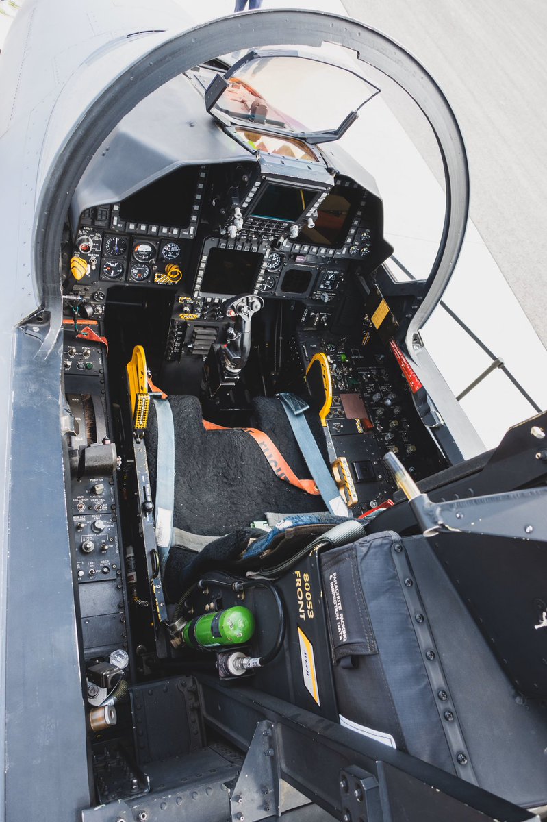シルク ドゥ シエル 𝑪𝑰𝑹𝑸𝑼𝑬 𝒅𝒖 𝑪𝑰𝑬𝑳 Auf Twitter コックピットシリーズ F 15k Kf 16 Fa 50とf 4e 韓国のファントムおじいちゃんのコックピットを撮らせていただいたのはめっちゃ嬉しかった