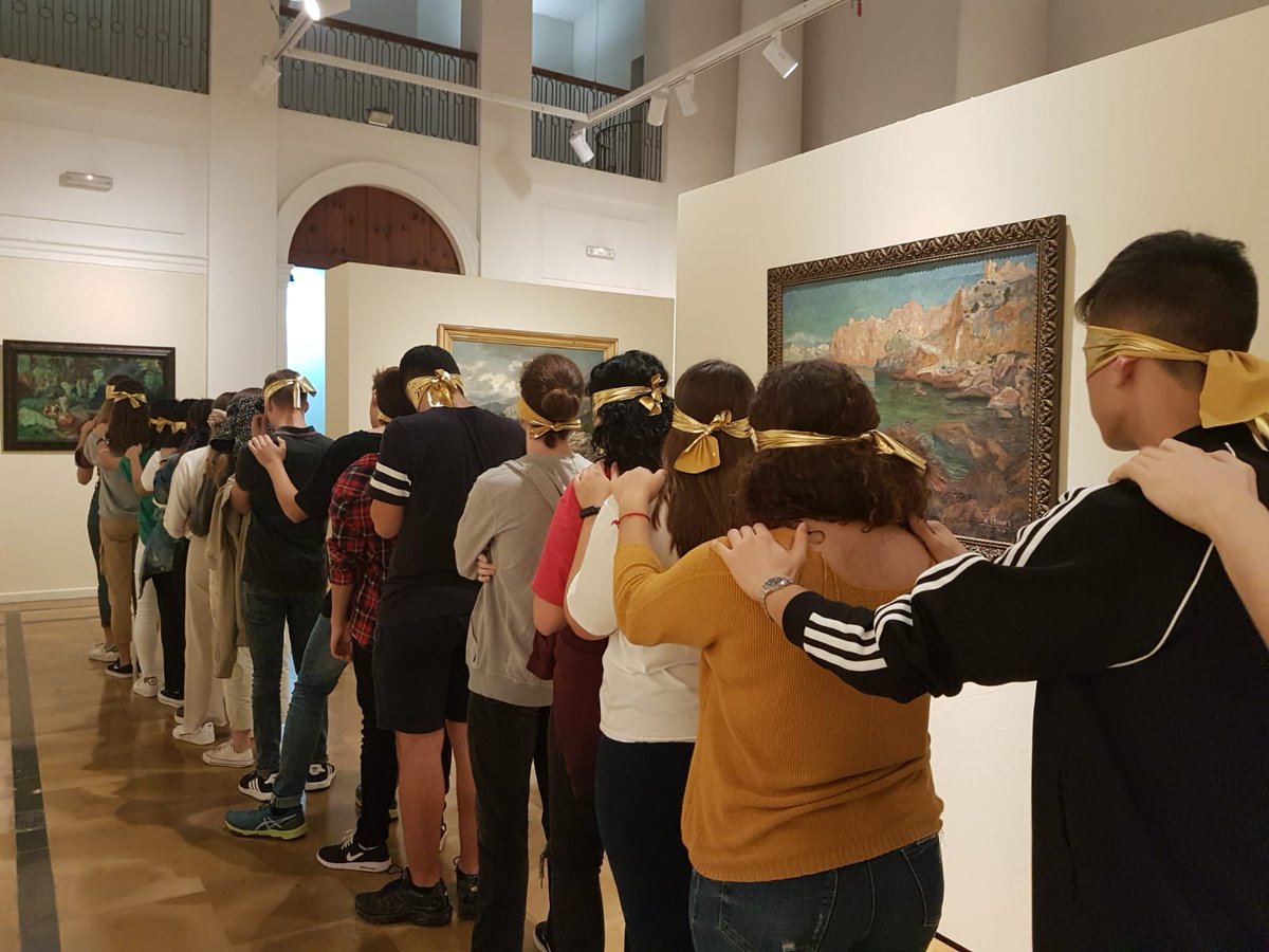 culturamallorca's tweet photo. 🎨Reprenem les #activitatsescolars envers el #FonsdArt @ConsellMca
Avui els alumnes de @iesjoanalcover han descobert i experimentat l'exposició permanent ubicada a la capella de #laMisericòrdia.
Reflexionen sobre els agents que intervenen en la generació dels nostres discursos. https://t.co/rxQx71RyRI