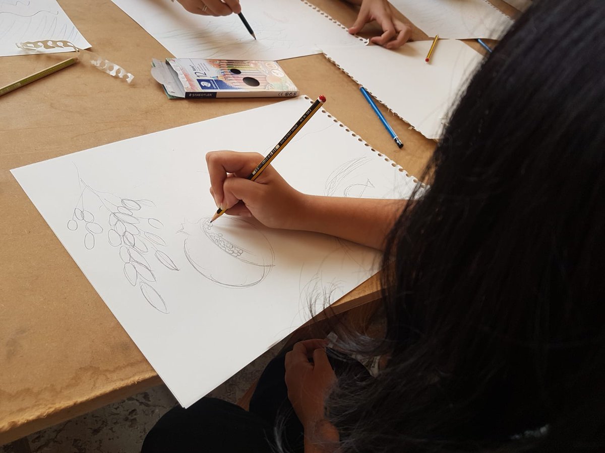 culturamallorca's tweet photo. 🎨Reprenem les #activitatsescolars envers el #FonsdArt @ConsellMca
Avui els alumnes de @iesjoanalcover han descobert i experimentat l'exposició permanent ubicada a la capella de #laMisericòrdia.
Reflexionen sobre els agents que intervenen en la generació dels nostres discursos. https://t.co/rxQx71RyRI