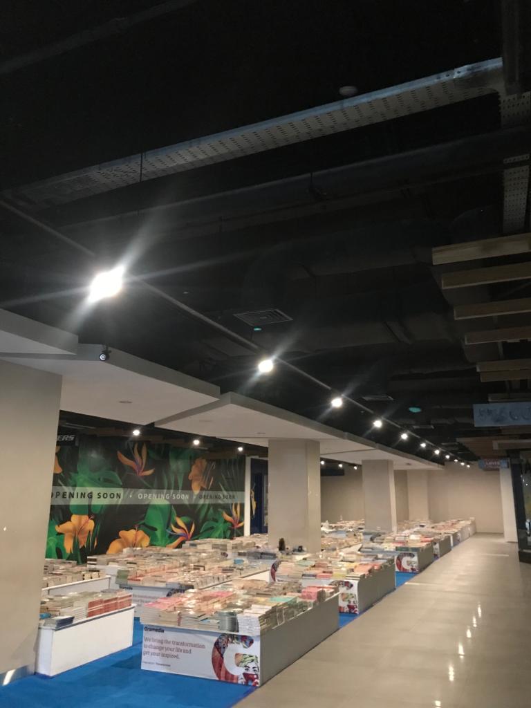 dwiyanday's tweet photo. #gramedia #cucigudang  #bukumurah #bukunovel #literasi #Makassar #infomakassar #updatemakassar #mallratuindah https://t.co/oNFaqu9Fe6