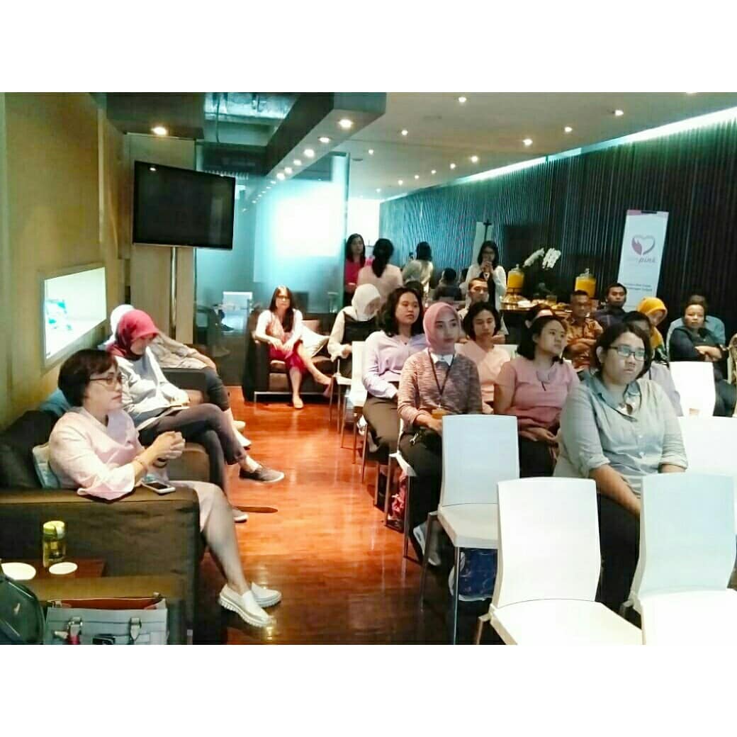 LovepinkID's tweet photo. 💕
Sosialisasi deteksi dini kanker payudara di kantor Daya Dimensi Indonesia.

Kegiatan ini didukung oleh CIMB Niaga Syariah.

https://t.co/LyXOvgCSGK

#lovepink #lovepinkindonesia #breastcancerawareness #sharelovecare #breastcancersurvivor #togetherstronger #earlydetection https://t.co/DQfm4tiup9