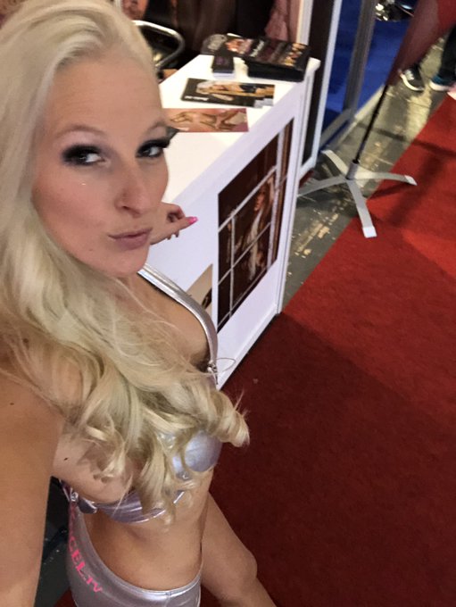 Gestern war es schon geil auf der Venus, mal sehen was hier heute abgeht 😊#camangel #venus #berlin #venus2019<a href="/tag/sexy"class="tags"><span>#sexy</span></a><a href="/tag/berlin"class="tags"><span>#berlin</span></a><a href="/tag/venus"class="tags"><span>#venus</span></a><a href="/tag/camangel"class="tags"><span>#camangel</span></a><a href="/tag/venus2019"class="tags"><span>#venus2019</span></a>