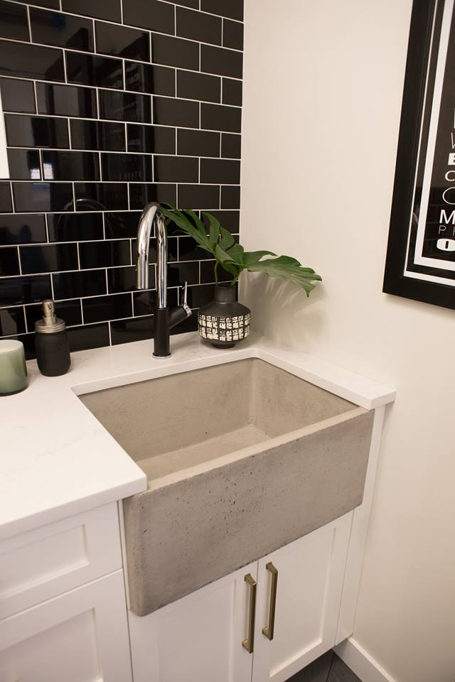 tilestonesource's tweet image. Our Soho black is featured on this week's episode of #propertybrothers. Check it out, it's airing on October 21at 7pm on HGTV CANADA!