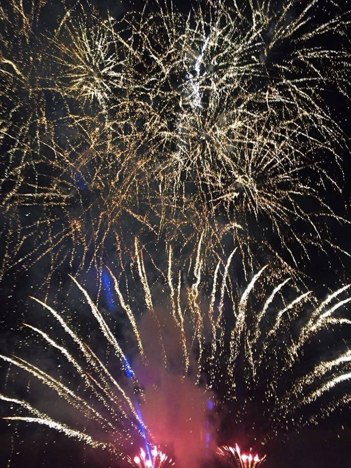 ElectrifyPyro's tweet image. #flashbackfriday to some beautiful displays last year! 😍 Can’t wait time smash this years Bonfire Night, with our incredible displays! We are ready to blow you away! 🤩🎆 #FridayFeeling