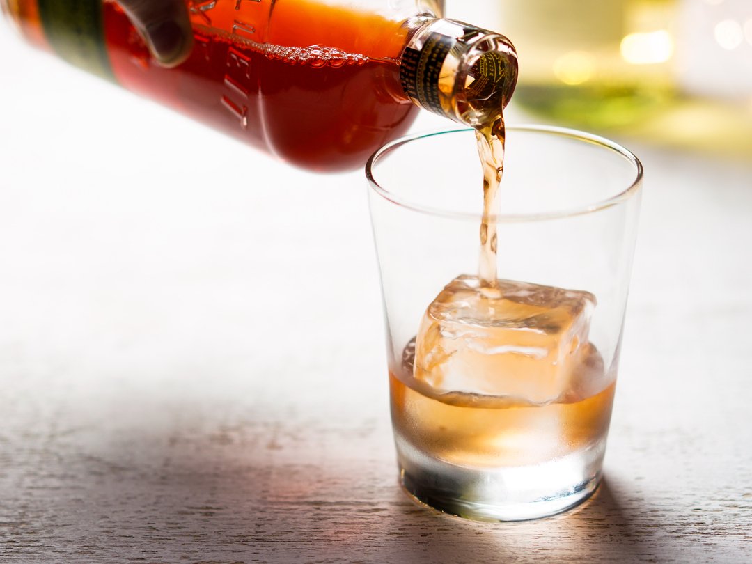 Let the pour do all the talking.
#IceModern #icecube #Cocktailice #clearice #Ice