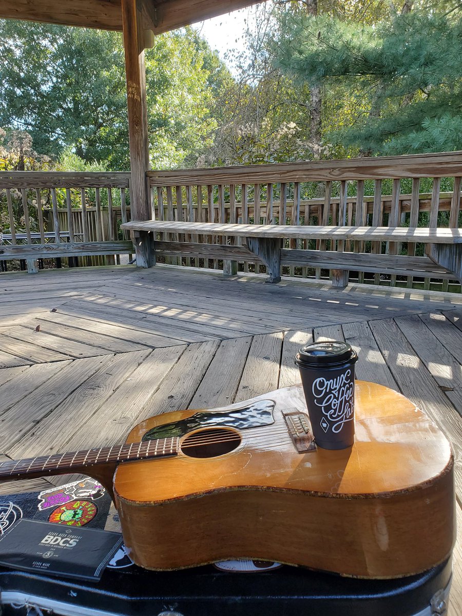 Colby4MU's tweet image. If anyone is looking for pointers on how to start a day off, I would recommend #onyxcoffeelab at #gulleypark with a #gibsonguitar. Just sayin