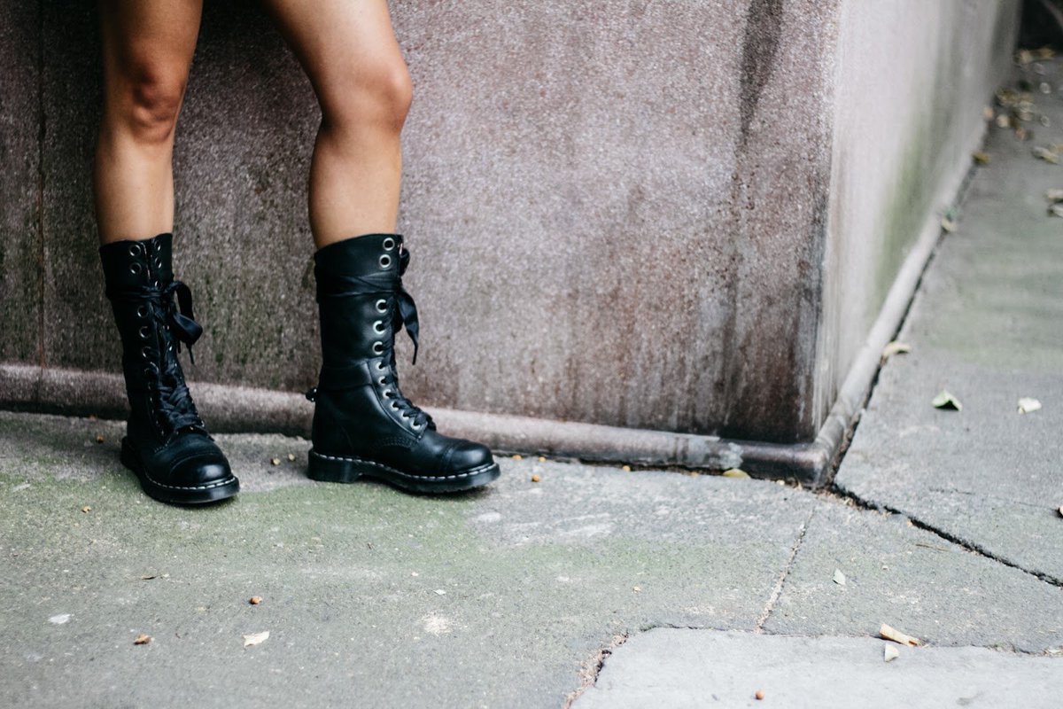 high_onfashion's tweet photo. [#FashionTip] Las chunky boots son mis favoritas 🖤, porque son súper cómodas y literal combinan con todo (faldas, jeans, vestidos, chamarras.) https://t.co/pPsTc6yPa9