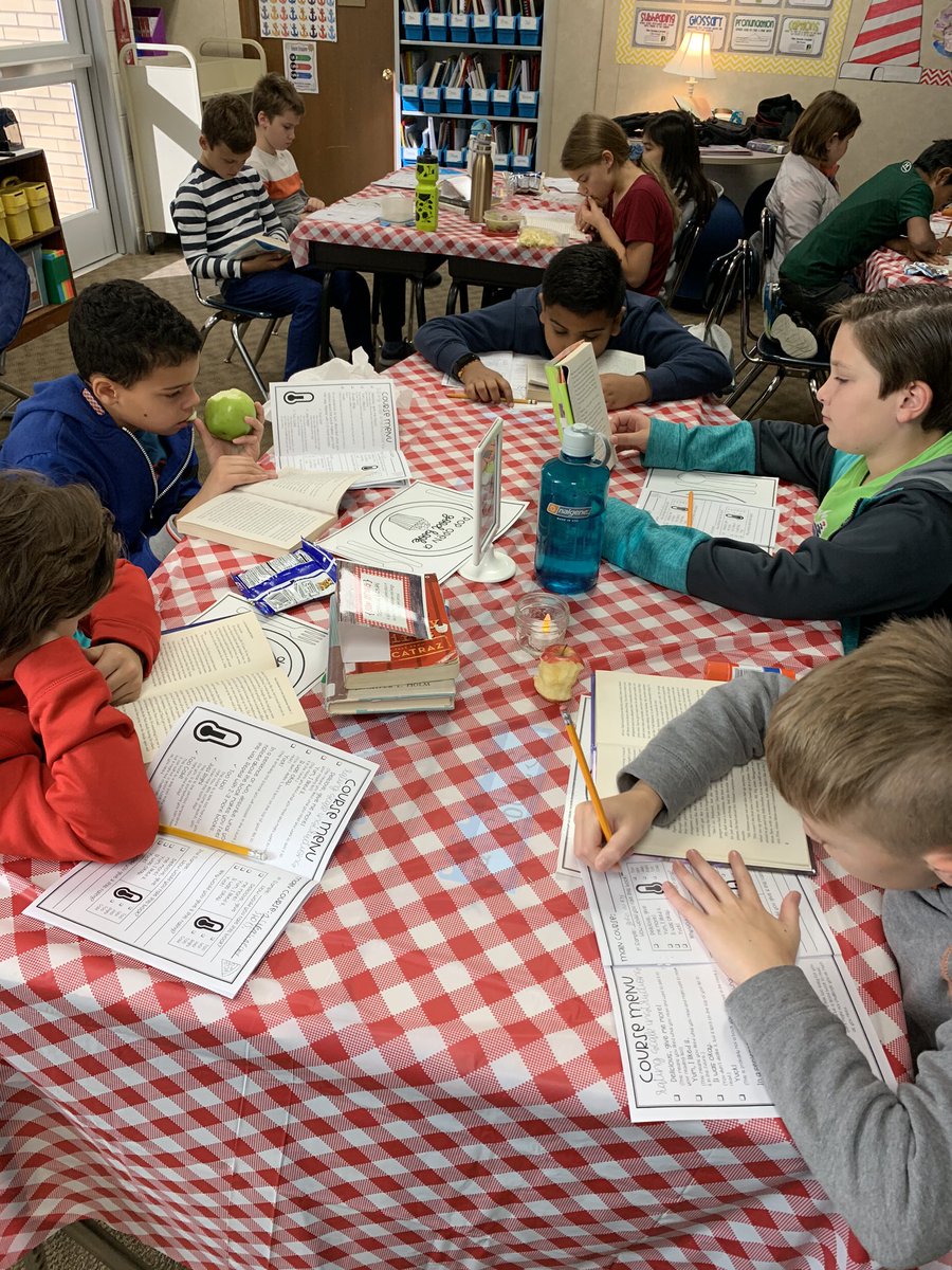 mrsmcgrane1's tweet image. Feeding our minds with a Reading Cafe! Learning to select appropriate books, while incorporating student choice! #ilbsd13 #leveledreading @D13Jaguars