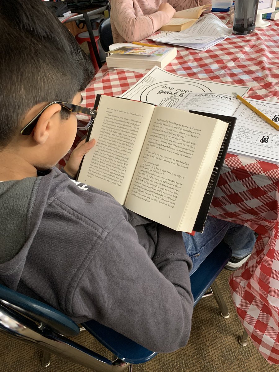 mrsmcgrane1's tweet image. Feeding our minds with a Reading Cafe! Learning to select appropriate books, while incorporating student choice! #ilbsd13 #leveledreading @D13Jaguars