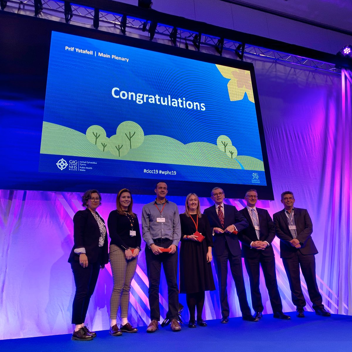 PublicHealthW's tweet photo. Huge congratulations to the winning Think-a-Thon challenge team for their pitch on ‘There’s No Planet B’ 🌍 👏🏻 #WPHC19 https://t.co/W57WGpKtwc