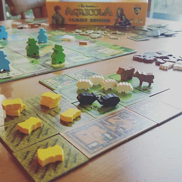 New quaint game about growing wheat and raising sheep and cows. It's surprisingly fun!

#boardgames #boardgamecafe #readysteadyroll ift.tt/2nZbNEX