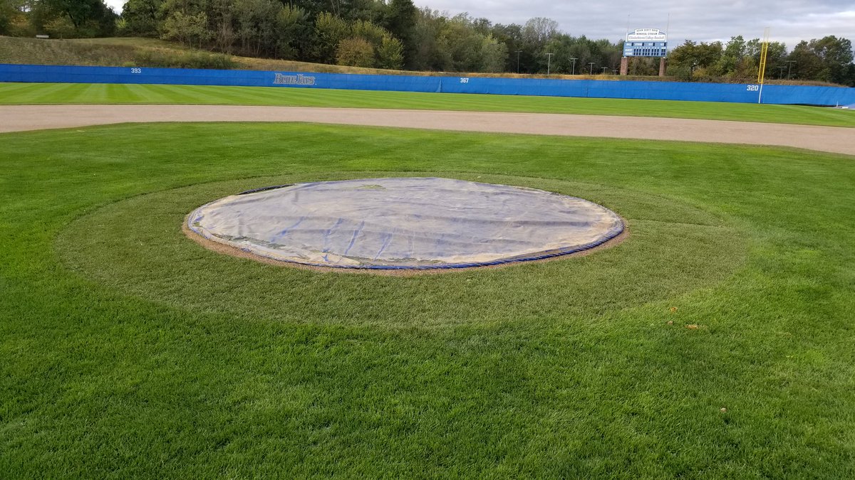 BlueJaysBASE's tweet photo. Beautiful morning up at the Boyd! New sod work complete around all edges and infield mix added #d3b #prosurface #flytogether #baseballheaven https://t.co/F4yYU6J7kc