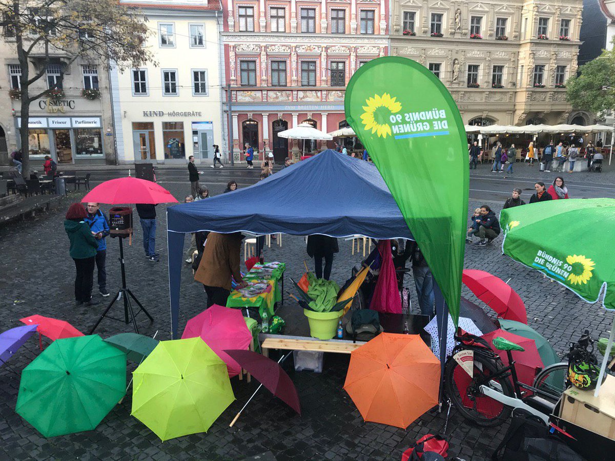 Astridrothe Beinlich Nach Dem Regen Lasst Sich Gleich Doppelt Gut Diskutieren Auf Unserer 369tour Heute In Erfurt Mit Haltung Gegen Spaltung Hierjetztmorgen Heute Mit Gruenerdirk Allesmussfrauselbermachen T Co 9yoexupyim