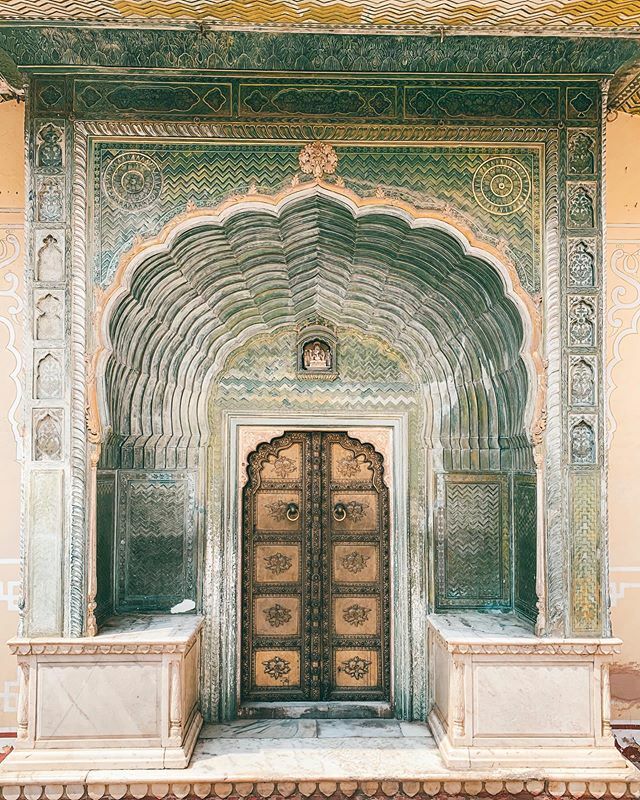acecampstravel's tweet photo. The Green Gate at Jaipur City Palace is one of four gates that represent each season. This gate represents Spring and is dedicated to Lord Ganesha. #acecampsindia2019 #acecampstravel #jaipur #citypalacejaipur https://t.co/WkpGHx7dZV https://t.co/oiqYCEgBue