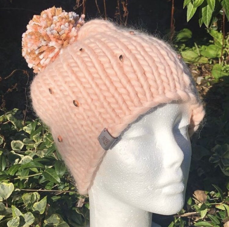 Rose Gold beanie - a favourite for our Etsy customers. Always in production and always on the needles! etsy.com/shop/LalaBeani…
#knittedbeanies
#pompomhats
#woolyhats
#bobblehatseason
#bobblehatsrule    etsy.com/shop/LalaBeani…