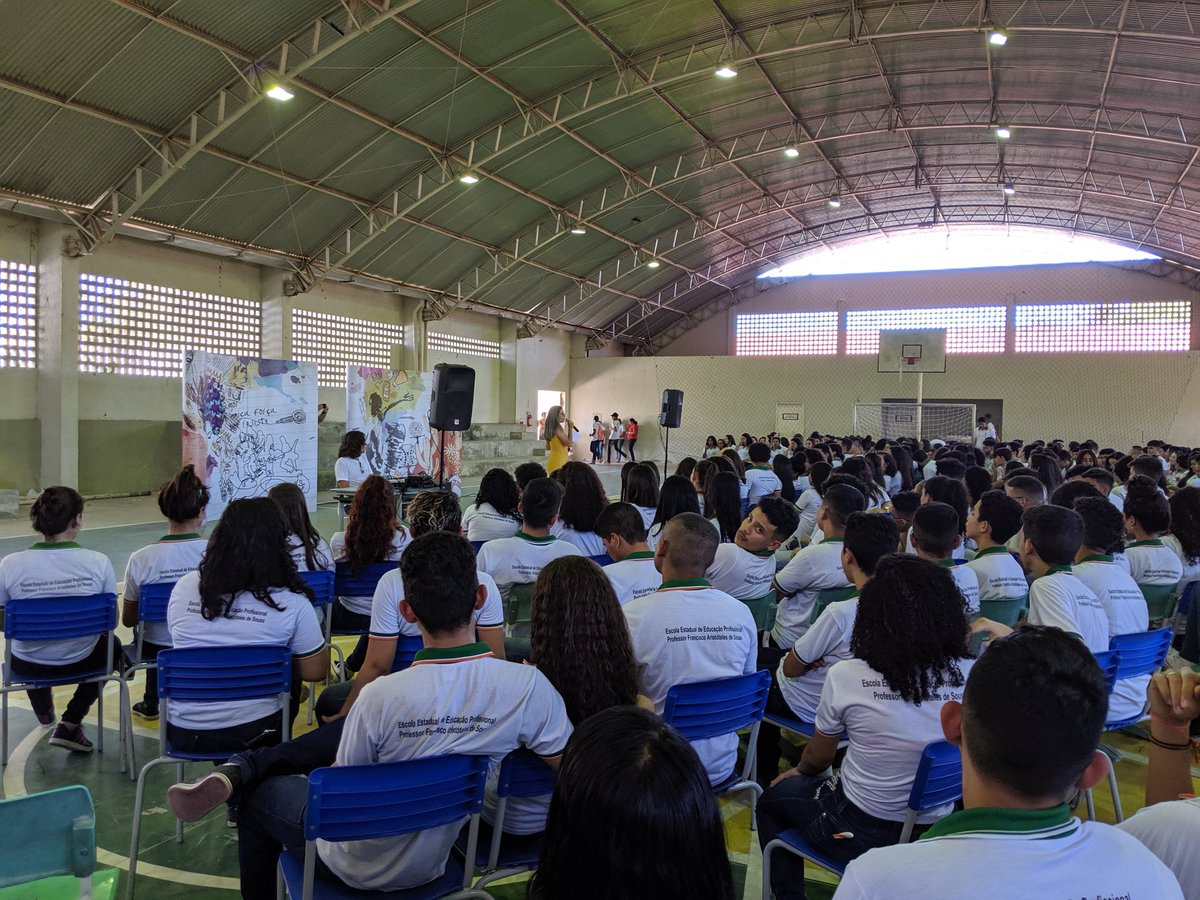 ChrisSimesCL's tweet photo. Inspired by watching Smashed in Brazil! Final day of a 120 school tour across Serio reaching 40000 students. #smashedproject #diageo #collingwoodlearning https://t.co/b9AujAk9zO