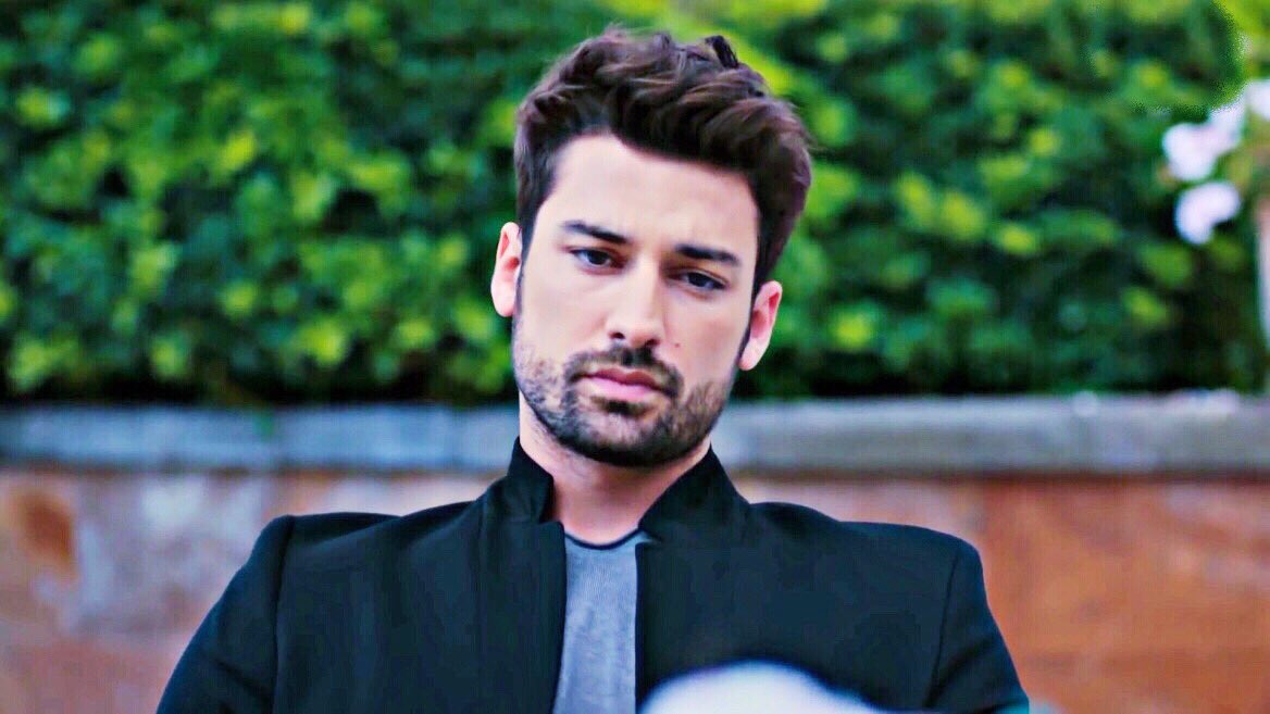 emy83__'s tweet photo. .            💫 @AlpNavruz 💫 
.      #AlpNavruz  #ElimiBirakma           
.                   #CenkÇelen https://t.co/SPUIePrAzq