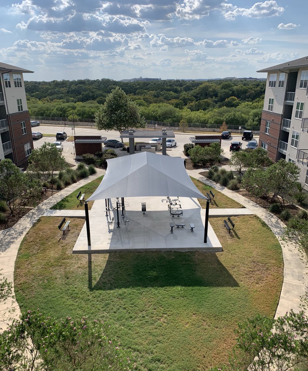 What a great view of the Outdoor Gym! 🤩 #liveluxx #studentliving #UTSA #tourtoday