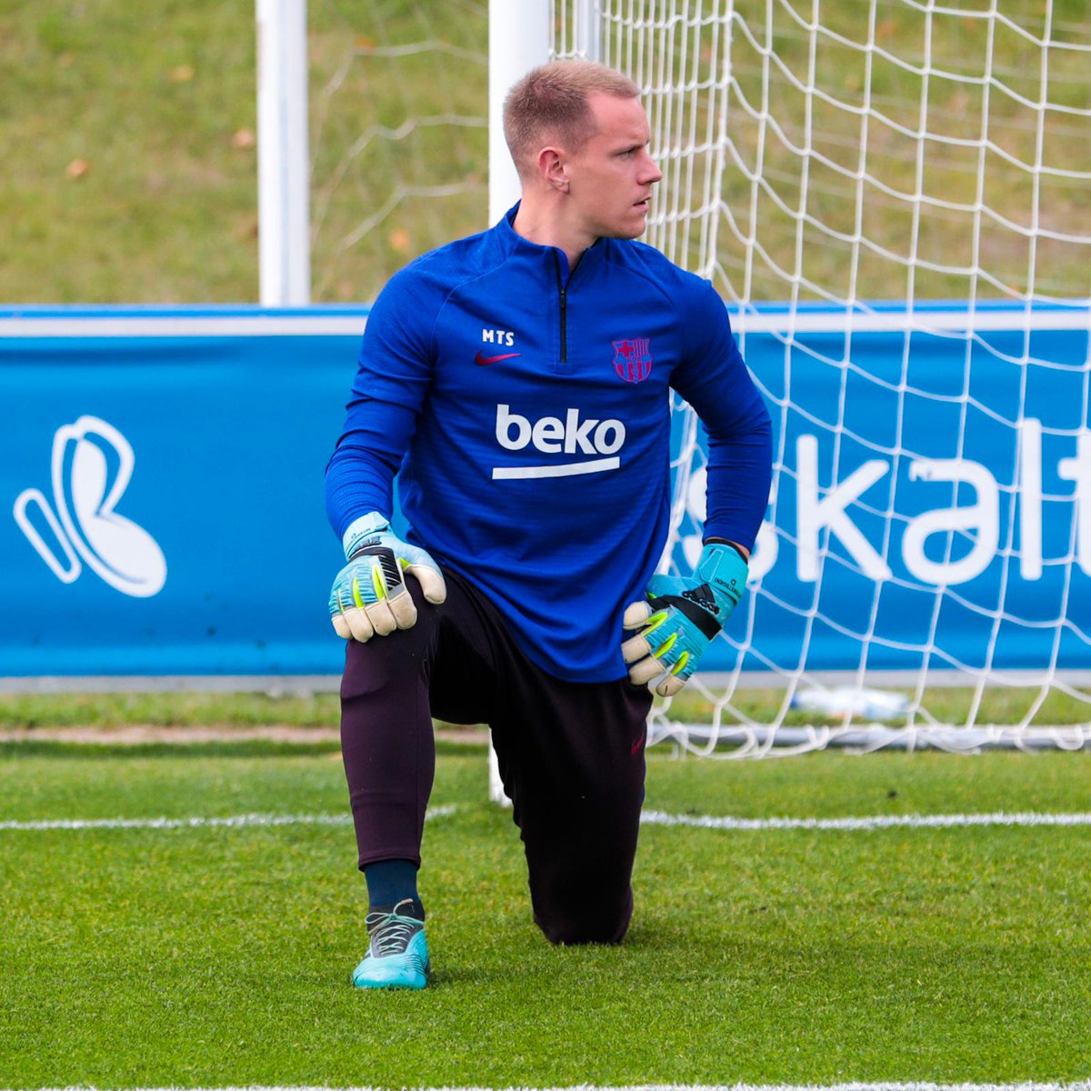 FCBarcelona's tweet photo. 📍 Vitoria-Gasteiz, Spain

Final workout before Saturday’s #EibarBarça https://t.co/EGQYOPvY4B