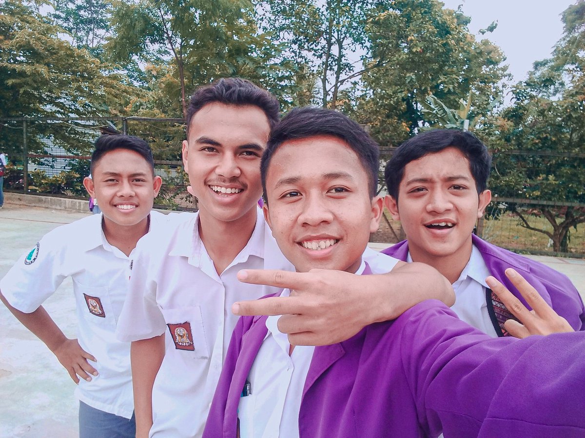 Azis49629559's tweet photo. #pelajar #putihabu #Bogor #SMK https://t.co/n0HDLaQCH7