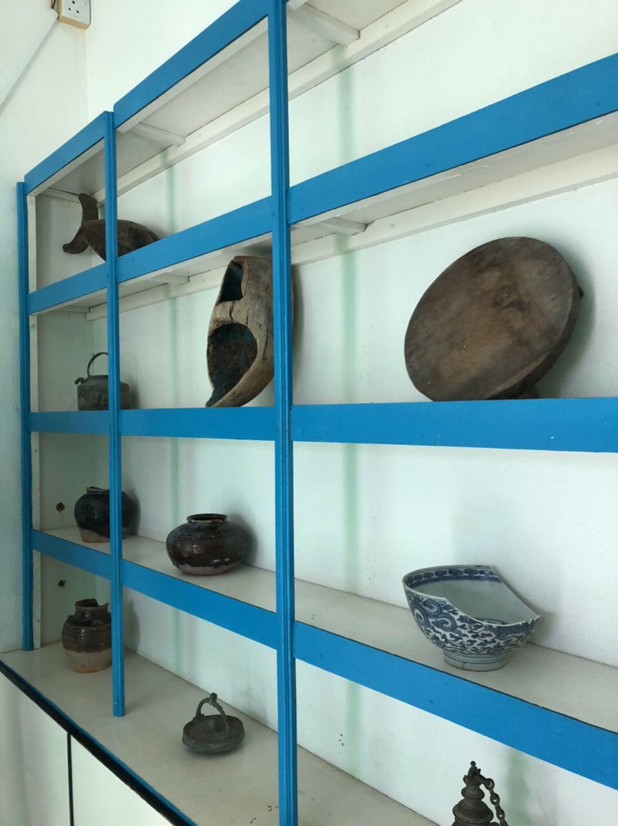 QariRiyaz's tweet photo. Kanditheemu museum.
Kanditheemu ge Aasaaruthah, Rashah araafaibaa faraaithakaai fahuge dhareennah fennaane hen rakkaakurevi faivaa muhimmu markazeh.
#Mihaarunews #Raajje_tv #raajjemv #sunbrk #VaguthuOnline https://t.co/mzvNAajvk7
