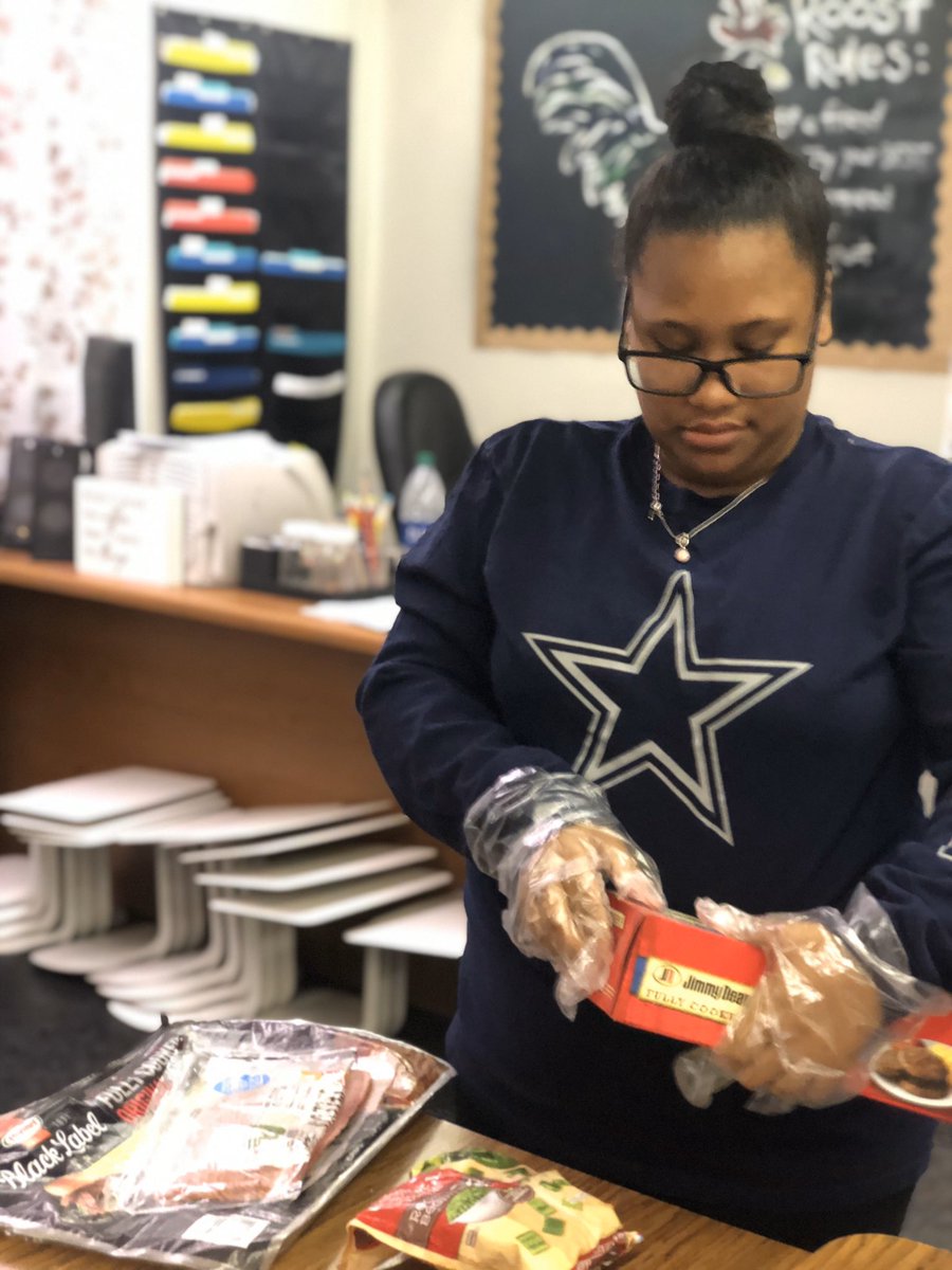 Our employee of the month for September is hard at work on this fun Friday!! Remember orders before 7AM☀️