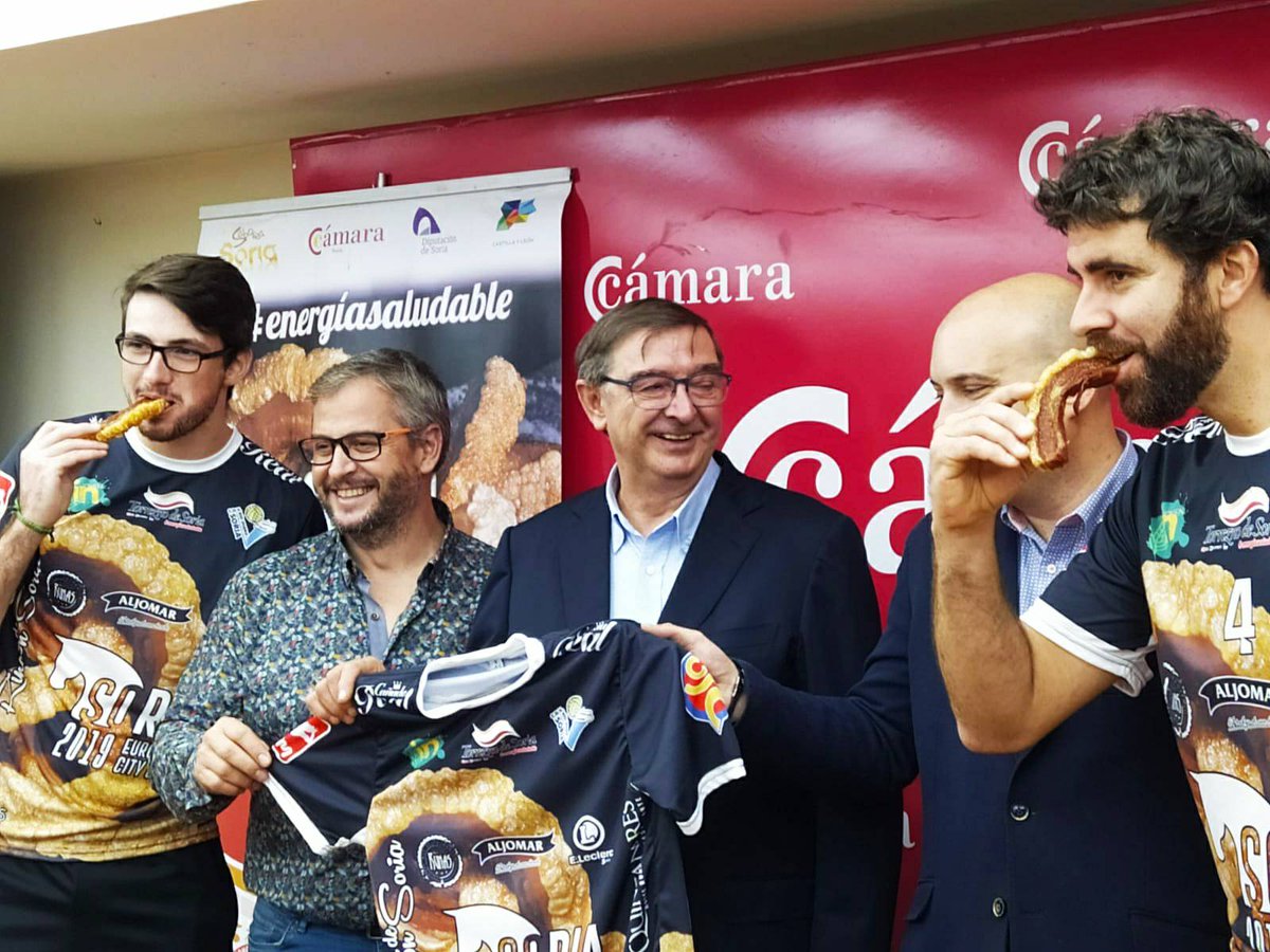 Equipación Torrezno 2.0

Hoy ha sido presentada la nueva equipación Torrezno que lucirán los liberos durante esta campaña.
Un año más, el protagonista será Torrezno de Soria, Marca de garantía <a href="/TorreznodeSoria/">Torrezno de Soria</a>, quién lucirá en gran tamaño su producto estrella e icónico de
…