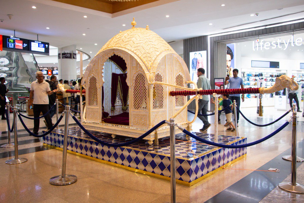 nuzzzz's tweet photo. OMG this is just wonderful. #TheSheeshMahal @PhoenixMCtyPune https://t.co/bk4DDYy9Cq