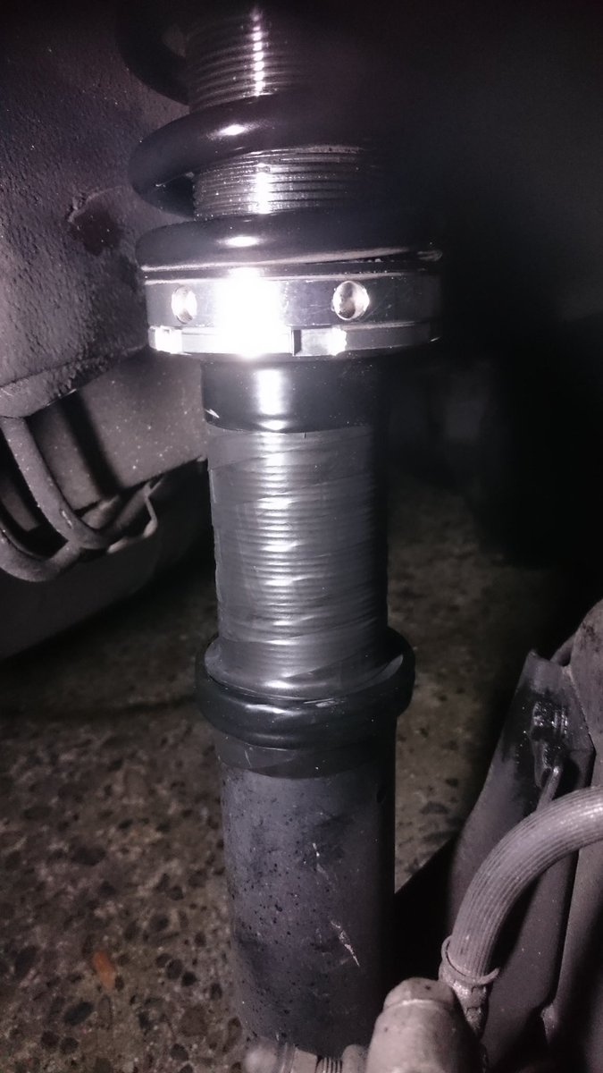 Fcy Improve さてそろそろ履き替えのシーズンなので 車高調を装着したまま冬を越す人にオススメの自己融着テープ 冬前に下からグルグル巻きつけるだけで錆や固着から車高調を守るよ 水道用テープだからネジにしっかり馴染んで水や融雪剤を防げる