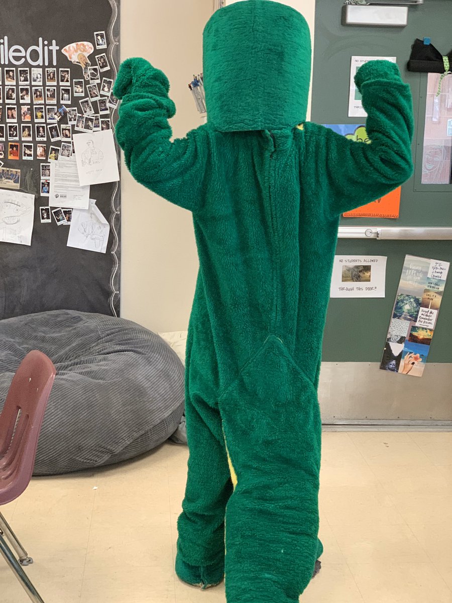apositiveproton's tweet photo. The 8th graders are SO PUMPED for @SVViperPride viper to be back in time to join us for our big spirit assembly today! I can tell it’s going to be a great Friday people! #schoolassembly #prideassembly #schoolchant #viperpride #middleschool #letsdothis #extraordinary @DVUSD https://t.co/RCl3nluj6U