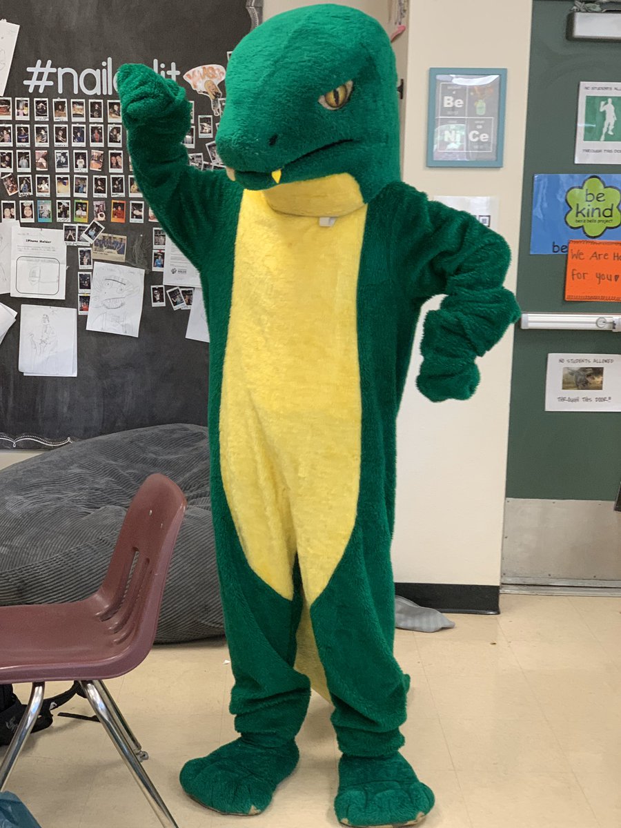 apositiveproton's tweet photo. The 8th graders are SO PUMPED for @SVViperPride viper to be back in time to join us for our big spirit assembly today! I can tell it’s going to be a great Friday people! #schoolassembly #prideassembly #schoolchant #viperpride #middleschool #letsdothis #extraordinary @DVUSD https://t.co/RCl3nluj6U