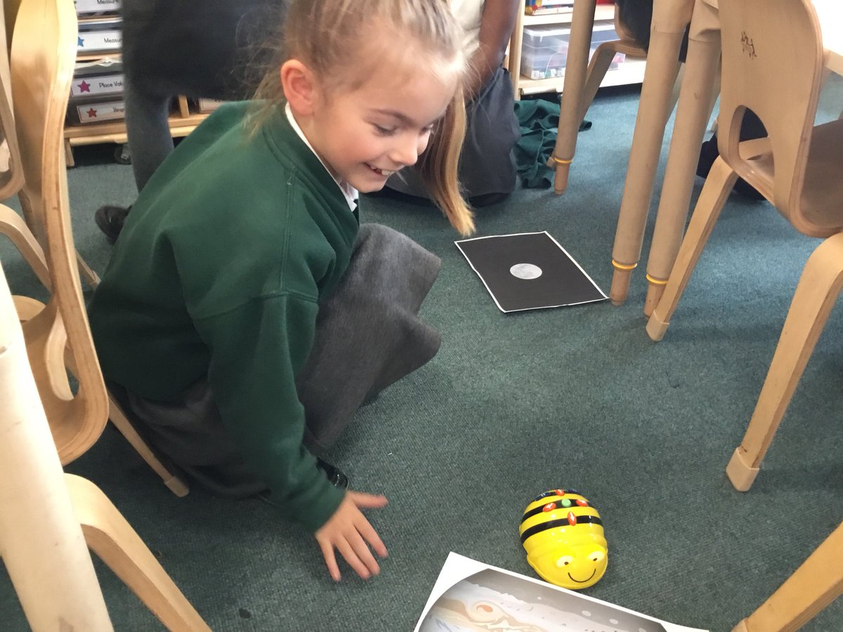 BoarshawP's tweet image. Year 2 have been creating algorithms to get their robots from Earth, to the Moon and to Mars #computing #computerprogrammers