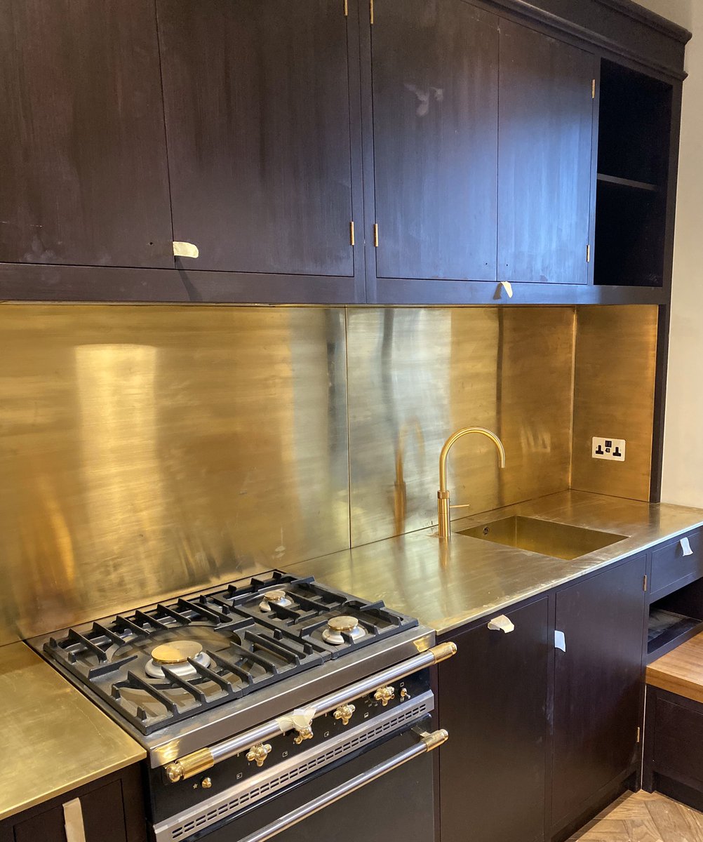 mpmengineering's tweet image. Today we got to revisited a set of #brass panels and #brassworktop with fully integrated #sink we supplied, and they are starting to #patina nicely #ukbrassworktops #kitchendesign #kitchen #uk #london #interiordesign #interiors #bespokekitchens #architecture #architect