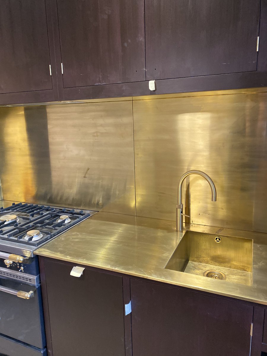 mpmengineering's tweet image. Today we got to revisited a set of #brass panels and #brassworktop with fully integrated #sink we supplied, and they are starting to #patina nicely #ukbrassworktops #kitchendesign #kitchen #uk #london #interiordesign #interiors #bespokekitchens #architecture #architect