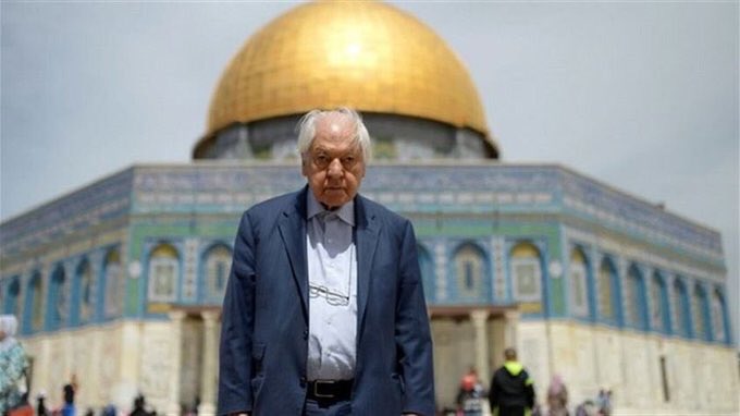 Kudüs aşığı muhterem Nuri Pakdil Hakk’ın rahmetine kavuşmuştur. Onun ufkuyla ufuklanmayı Allah bize de nasib etsin. Allah rahmetiyle muamele etsin.