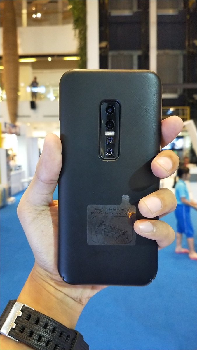 saya rasa ini satu²nya ponsel buatan vivo yang lumayan "menggugah selera" saya
#VivoV17Pro