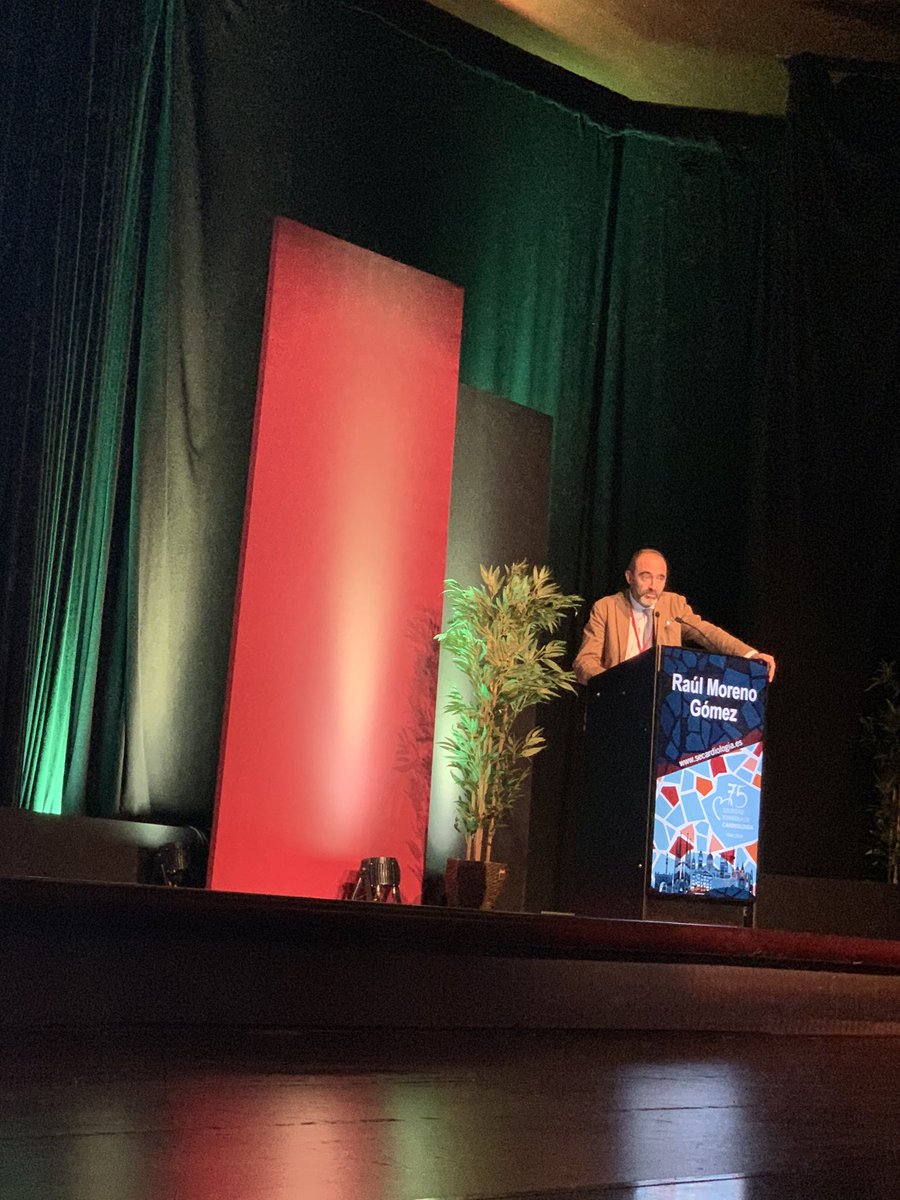 almucastro01's tweet image. TAVI en bajo riesgo en Novedades práctica clínica @RaulmorenoMD  #sec19