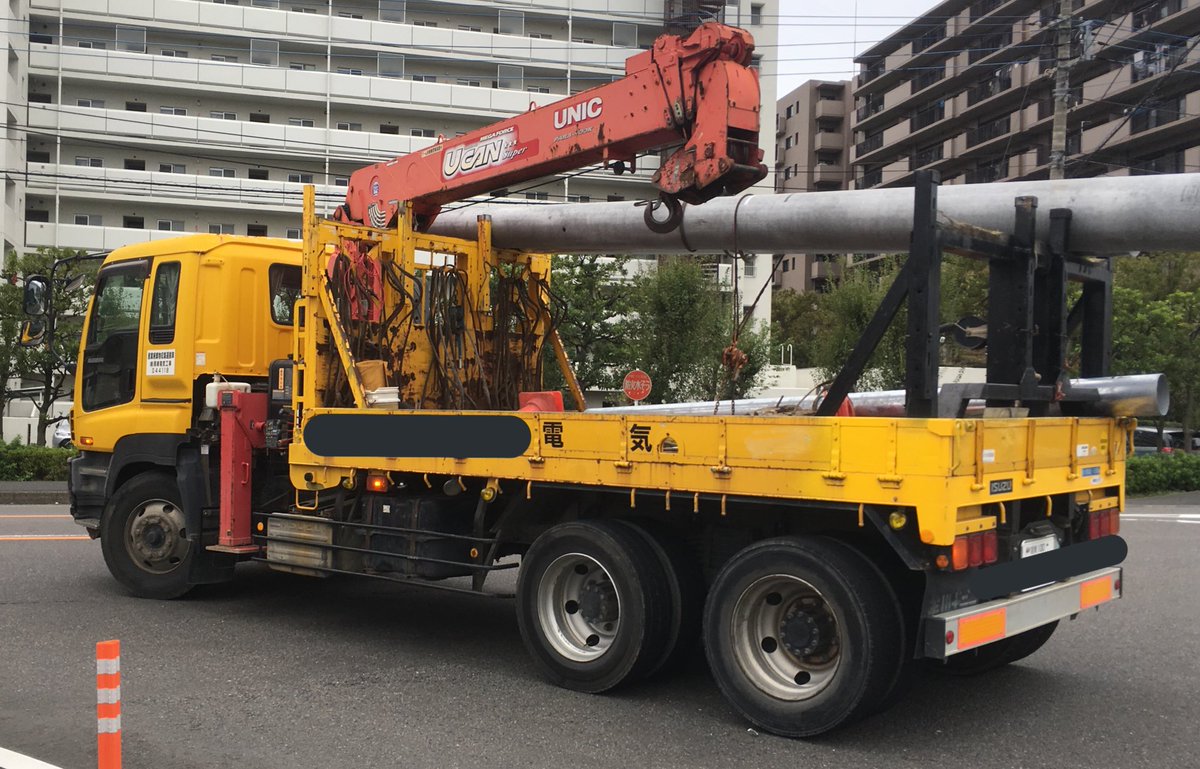 Tanashin17 先程とは逆に ユニック架装した超短尺のいすゞギガもいました レッカー車シャーシ並みにリヤオーバーハングが凄く短いですね 近年の電柱運搬車の定番形です 重機好き Tanashin17 先程とは逆に ユニック架装した超短尺のいすゞギガもいました レッカー車シャーシ並みにリヤオーバーハングが凄く短いですね 近年の電柱運搬車の定番形です 重機好き